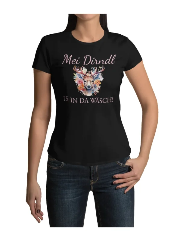 PartyMagix Mein Dirndl is in da Wäsch T-Shirt Damen – lustiges Oktoberfest Shirt mit Hirsch – Trachten Ersatz Volksfest, Wiesn & Bierfest – Damen Baumwolle