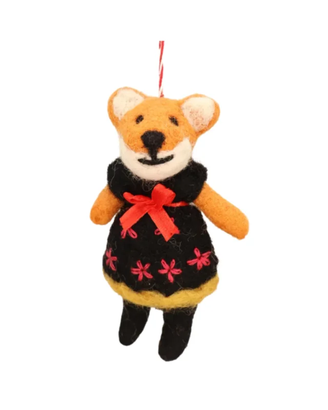 Fuchsdamen Filzanhänger "Fiona" von Grace und Gloria mit schwarzem ärmellosem Rock mit roten Stickblumen, roter Schleife um die Hüfte und schwarzen Stiefeln