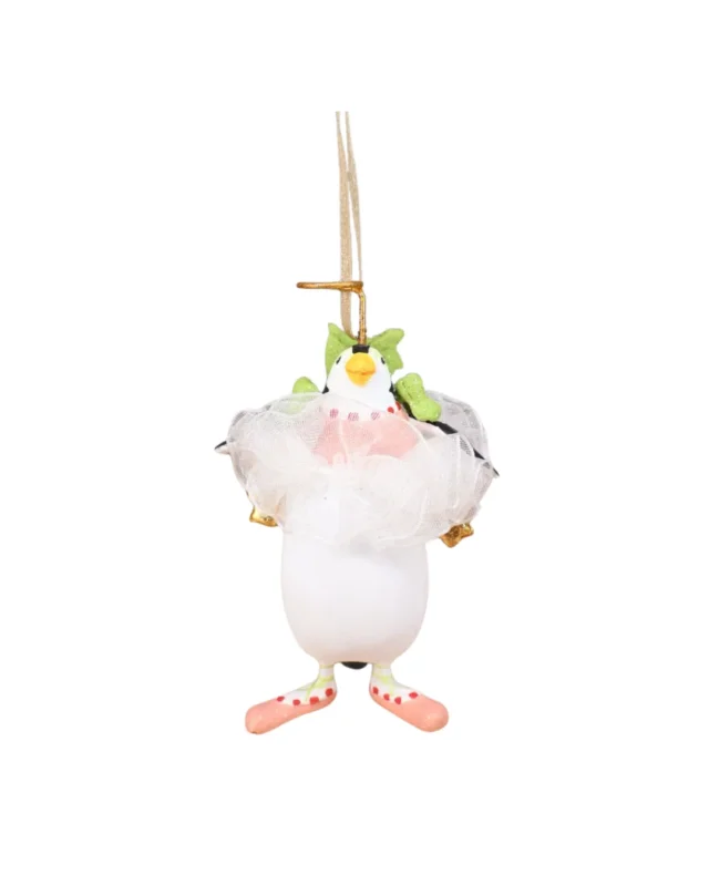 „Mini Millicent Penguin von Patience Brewster frontal mit Tüllkragen und grüner Schleife.“