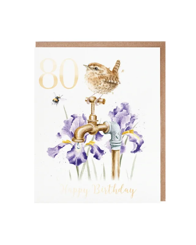 Geburtstagskarte "The Gardener Song" von Wrendale Designs vor weißen Hintergrund. Das Motiv besteht aus einem kleinen Vogel, einer Hummel und Blumen. Auf der Karte stehen die Aufschriften "80" und "Happy Birthday".