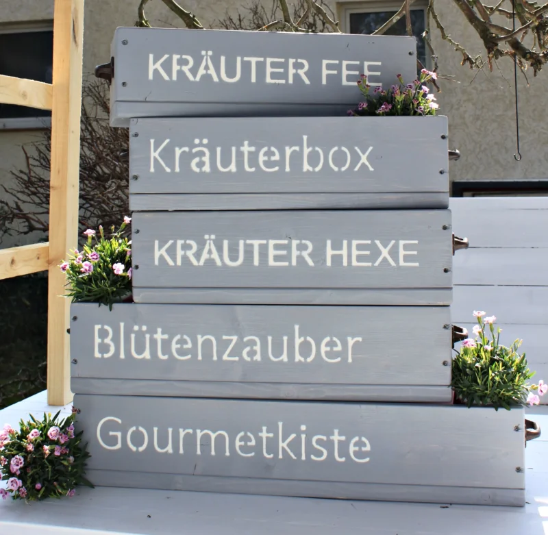 Blumenkasten " Das Original von Dekorie " aus Holz mit Schriftzug und Eisen Griffen 50 - 90 cm breit / 19,5 cm tief / in Grau