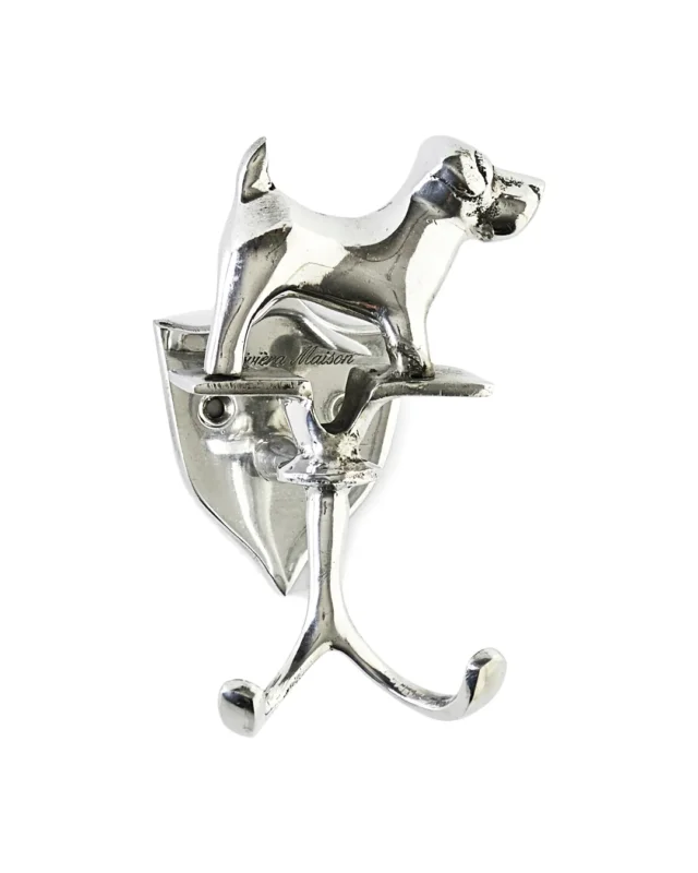 Freigestellter silberner Wandhaken „Happy Dog Dog Leash Hook“ von Rivièra Maison mit dekorativem Hundemotiv und Doppelhaken