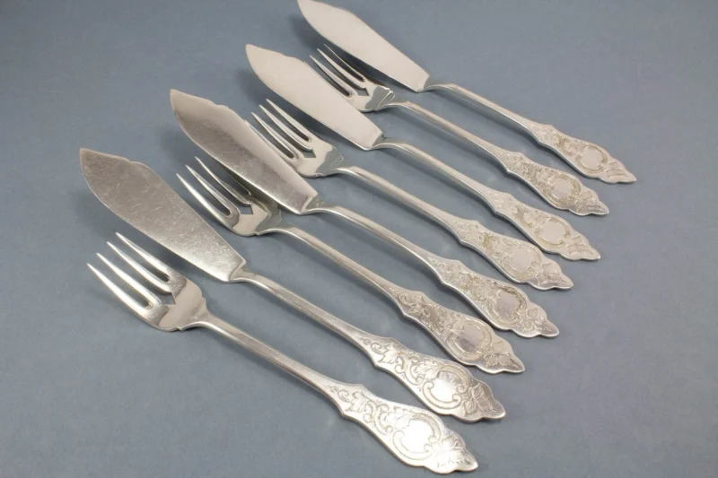 Fischbesteck von Robbe und Berking, versilberte Fischgabel und Fischmesser für 4 Personen im Ostfriesenmuster - Löffelland