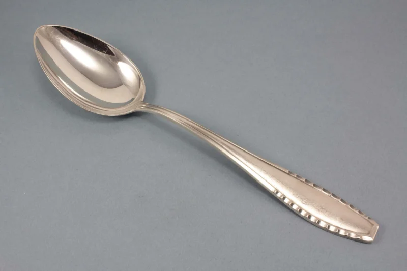 Großer Gemüselöffel, versilberter Servier-Löffel, Jugendstil, OKA