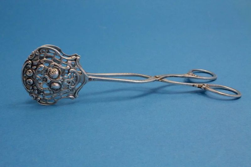 Cake tongs, biscuit tongs in rose pattern