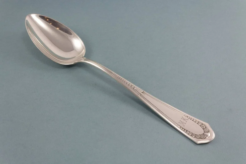 Jugendstil-Gemüselöffel, graviert mit MK, versilberter Servierlöffel, WMF 400 Röschen - Löffelland