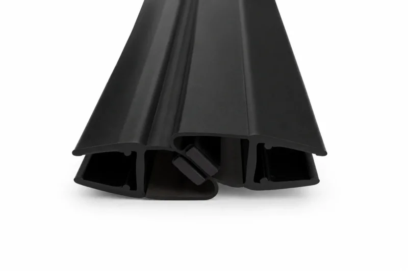 Schwarze Magnetdichtung 180° fluchtend, 2x 45°, Spaltmaß 22-26 mm, Art.Nr. 6072-B/6082-B