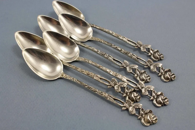 Schöne silberne Teelöffel mit Rosenmuster, Rosenbesteck, 800er Silber - Löffelland